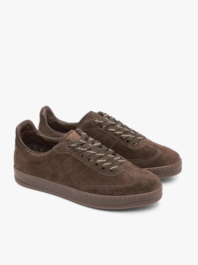 Braune Sporthalbschuhe