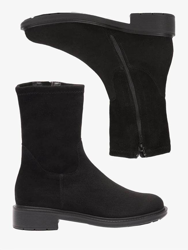 Schwarze höhere Stiefel