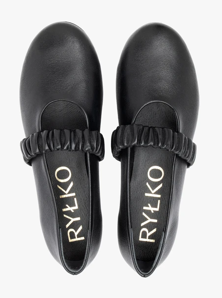 Schwarze Ballerinas mit Kringelriemen
