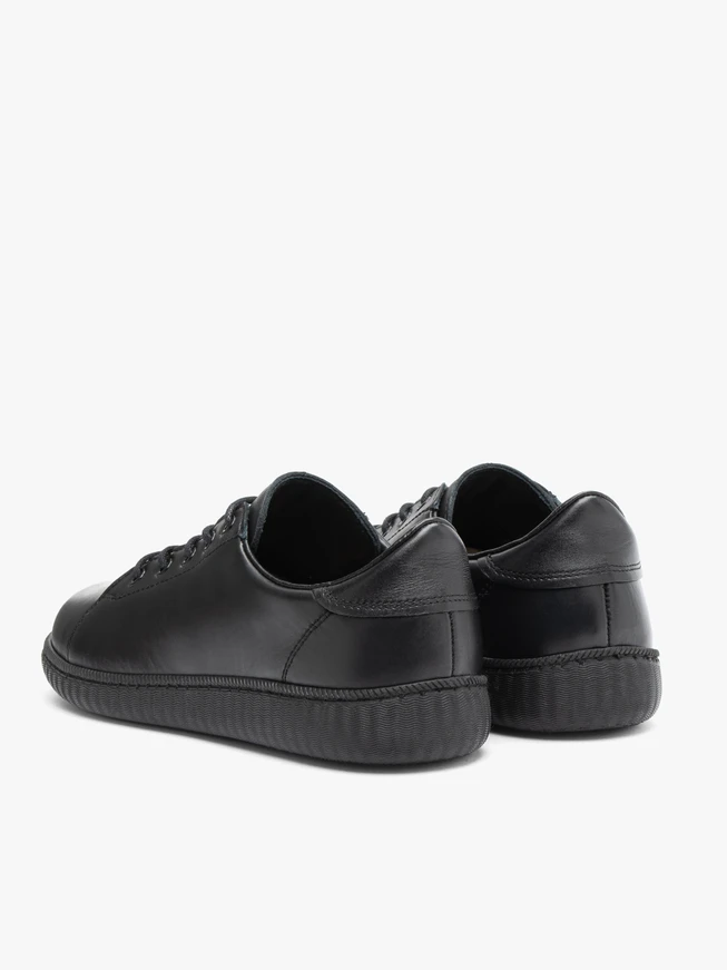 Schwarze Sporthalbschuhe aus Leder