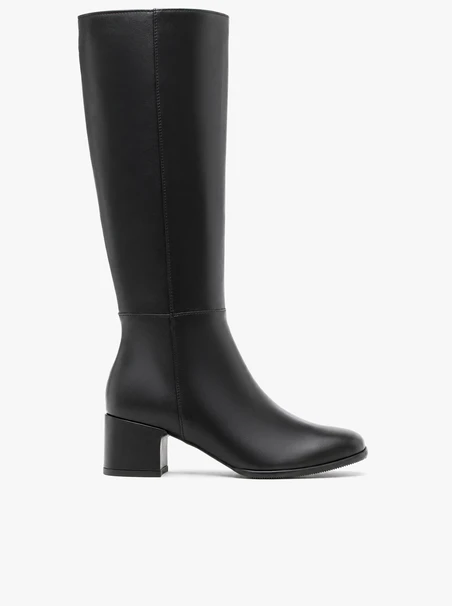 Schwarze Lederstiefel mit Absatz