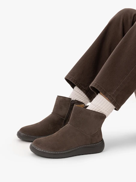 Dunkelbraune Schneestiefel mit Plateausohle