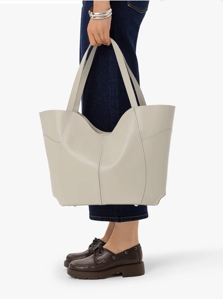 Beige-graue Shopper-Tasche aus Glattleder