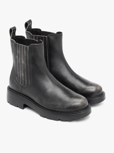 Schwarze, abgewetzte Stiefeletten