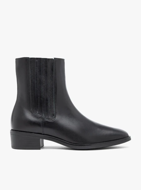<p>Schwarz genarbte Lederstiefel</p>