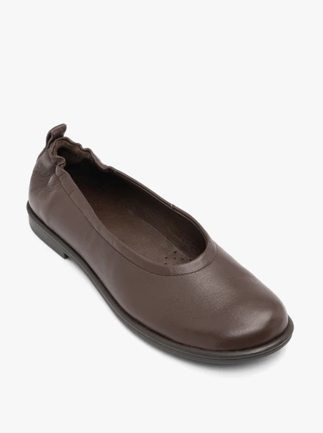 Braune geknitterte Ballerinas