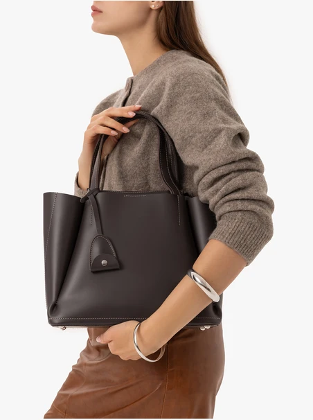 Dunkelbraune A4-Lederhandtasche