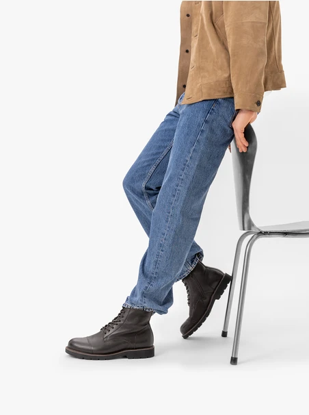 Braune Lederstiefel