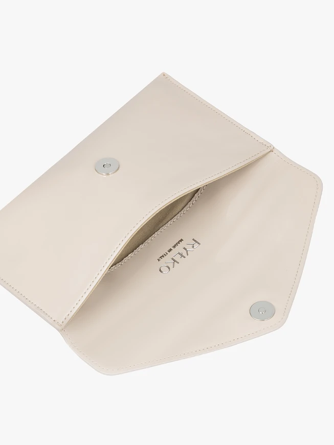 Beigefarbene Leder-Clutch