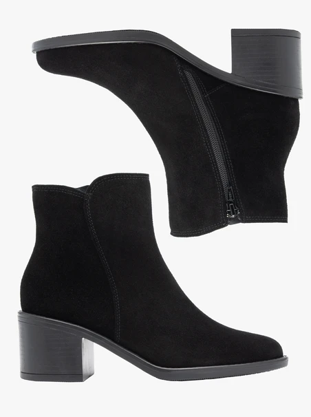 Schwarze Veloursstiefel
