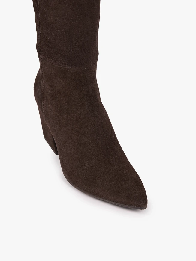 Dunkelbraune Stiefel aus Veloursleder