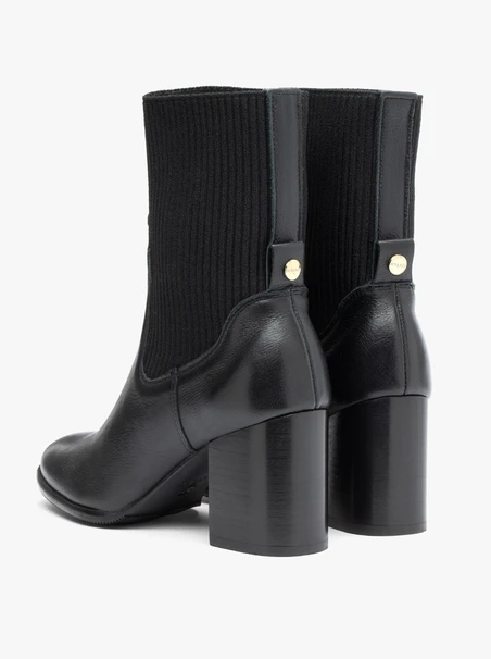 Schwarze Rahmenstiefel