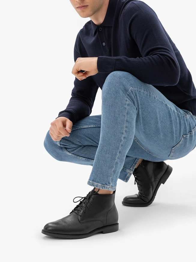 Schwarze Lederstiefel