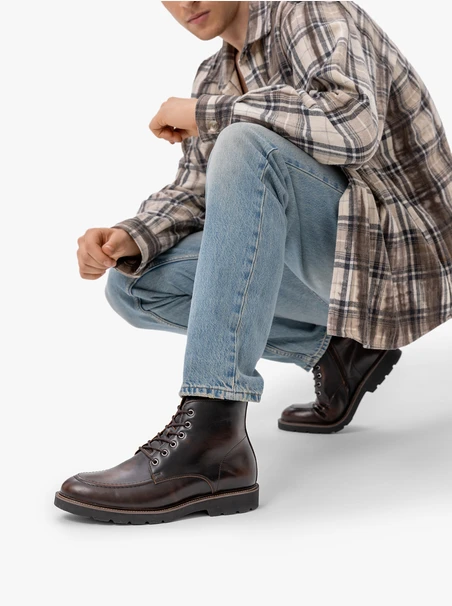 Braune Lederstiefel