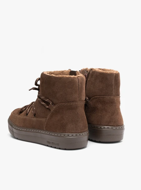 Braune Schneestiefel zum Schnüren