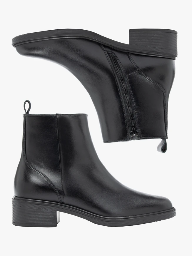 Schwarze Lederstiefel